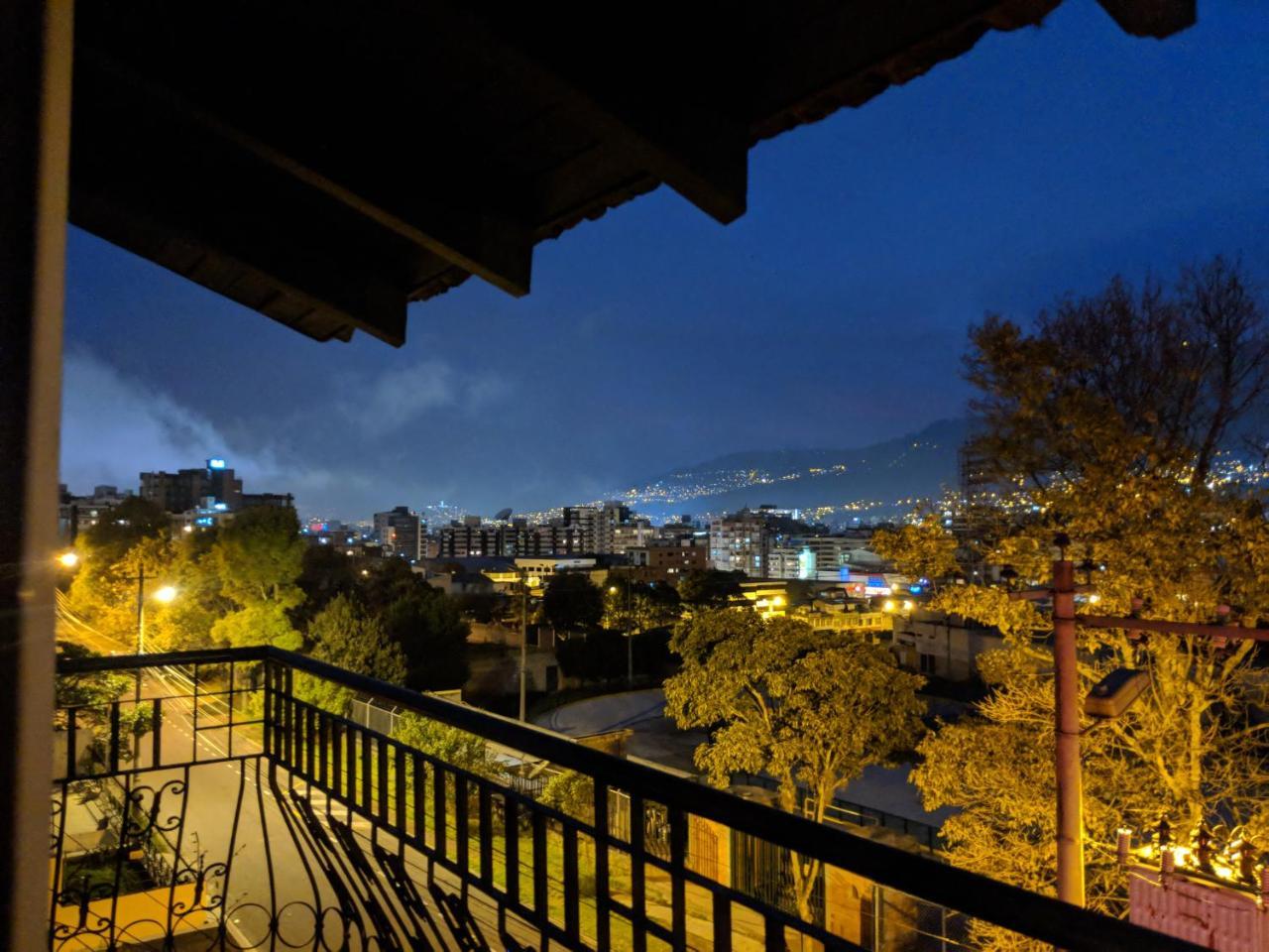 Air Suites Hotel Boutique Quito Exterior photo